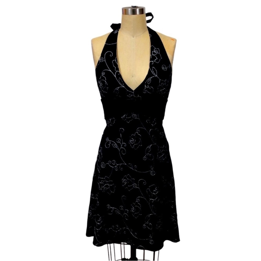 WHBM Elegant Classic Black Halter Dress bottom Flare embroidered dressy size 2